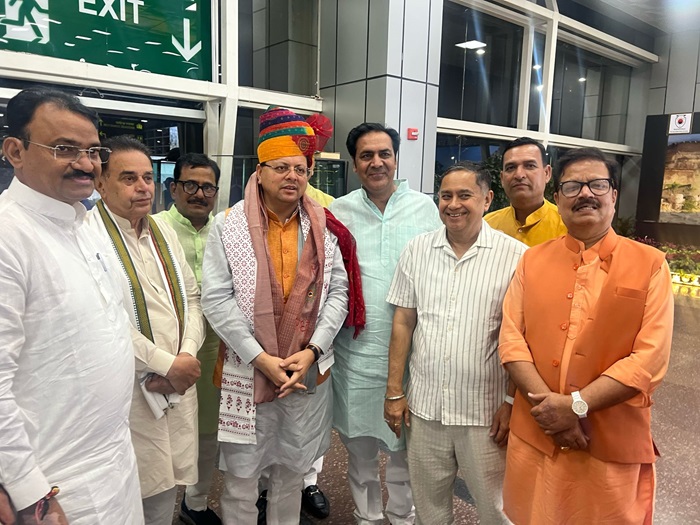 राजस्थान पहुंचे मुख्यमंत्री पुष्कर सिंह धामी, फूल-मालाओं से हुआ भव्य स्वागत–