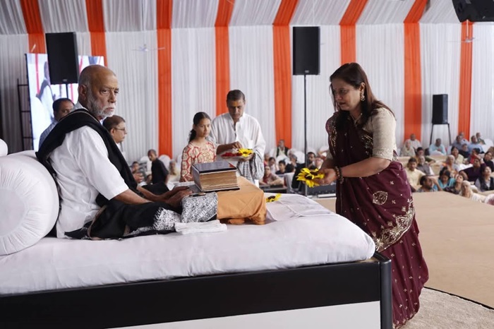 चमोली: नंदप्रयाग के देवलीबगड़ में कथावाचक मोरारी बापू की रामकथा हुई संपन्न, हजारों भक्तगण उमड़े–