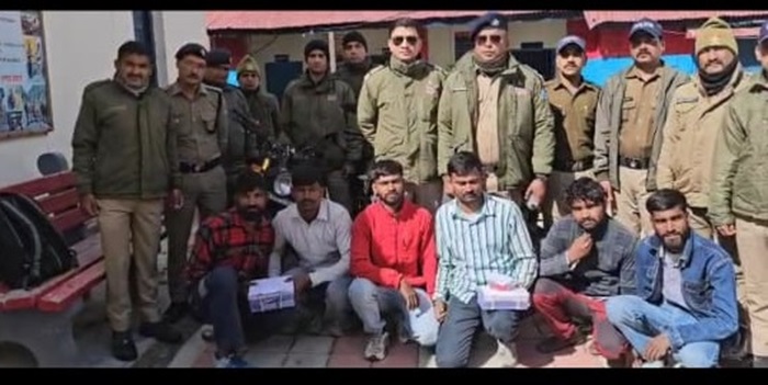चमोली: मोबाइल फोन धोखाधड़ी गिरोह का चमोली पुलिस ने किया पर्दाफाश, 6 गिरफ्तार, 14 नकली फोन भी किए बरामद–