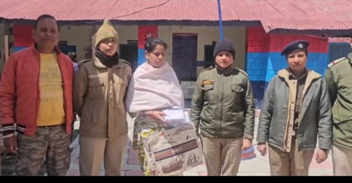 चमोली: बदरीनाथ में पुलिस ने टप्पेबाज महिला बेबी को किया गिरफ्तार, हजारों की नकदी और 10 पर्स बरामद–