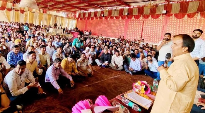 हक की लड़ाई: पैक्स कर्मचारी सेवा नियमावली में शामिल होंगे परिषद के सुझाव, कार्यबहिष्कार स्थगित–