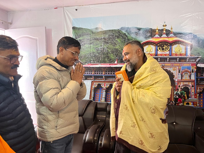 जय बदरीविशाल: फिल्म निर्देशक लव रंजन ने किए बदरीनाथ के दर्शन–