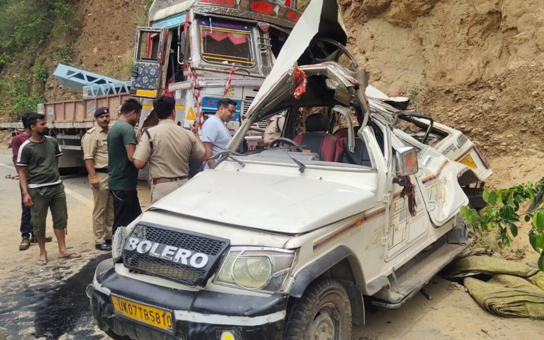 बिग ब्रेकिंग -हादसा हो गया श्रीनगर ऋषिकेश हाइवे पर तीनधारा के पास.