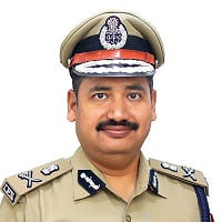 Kanpur Police Commissioner: कानपुर को मिला नया पुलिस कमिश्नर, जानें कौन हैं 1996 बैच के IPS अधिकारी डॉ राम कृष्ण स्वर्णकार।