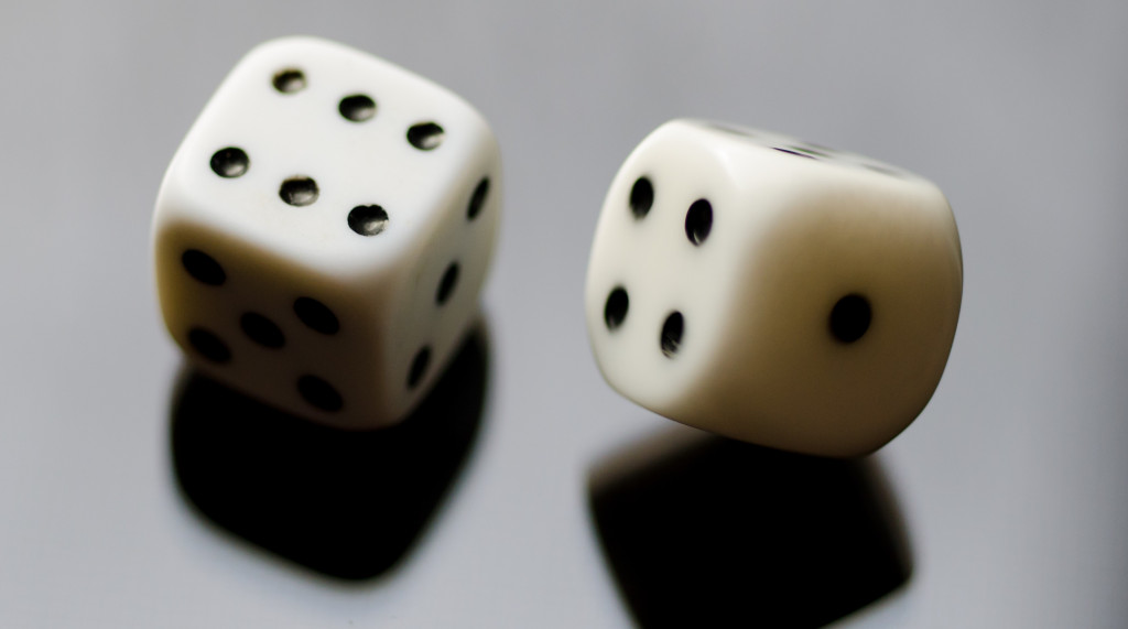 Drawdown or annuity? Rolling with the risks