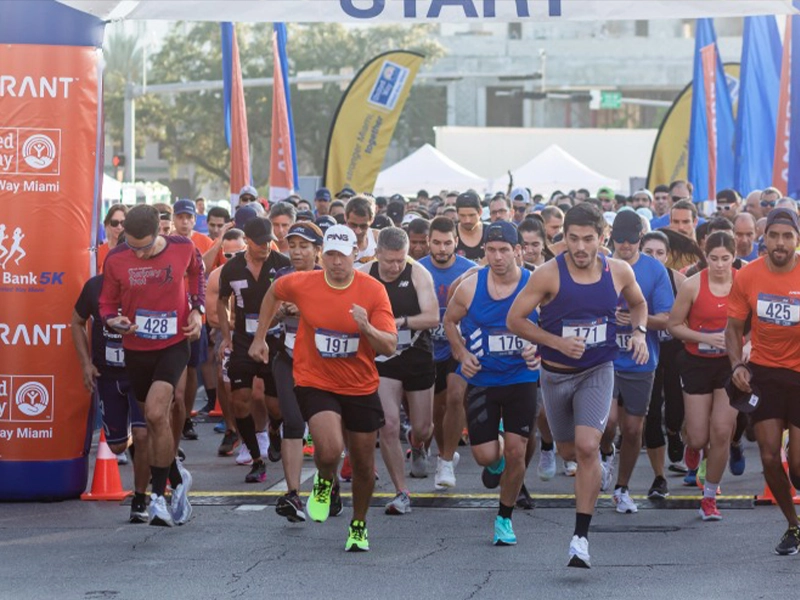 people running in marathon