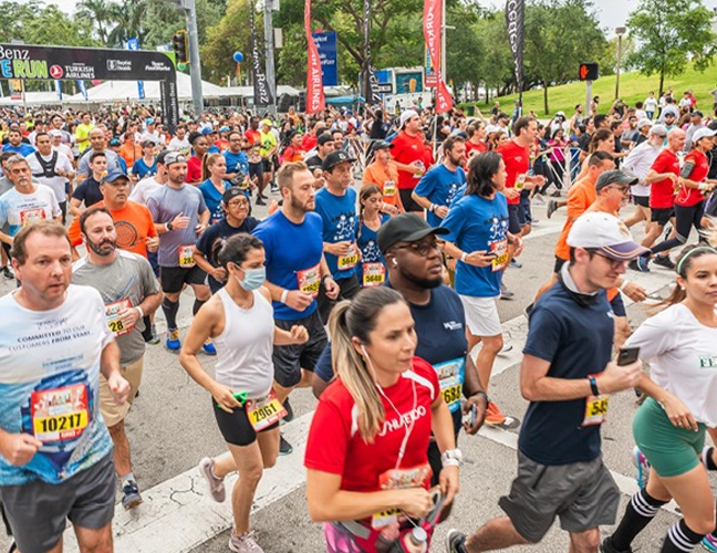 people running in a marathon