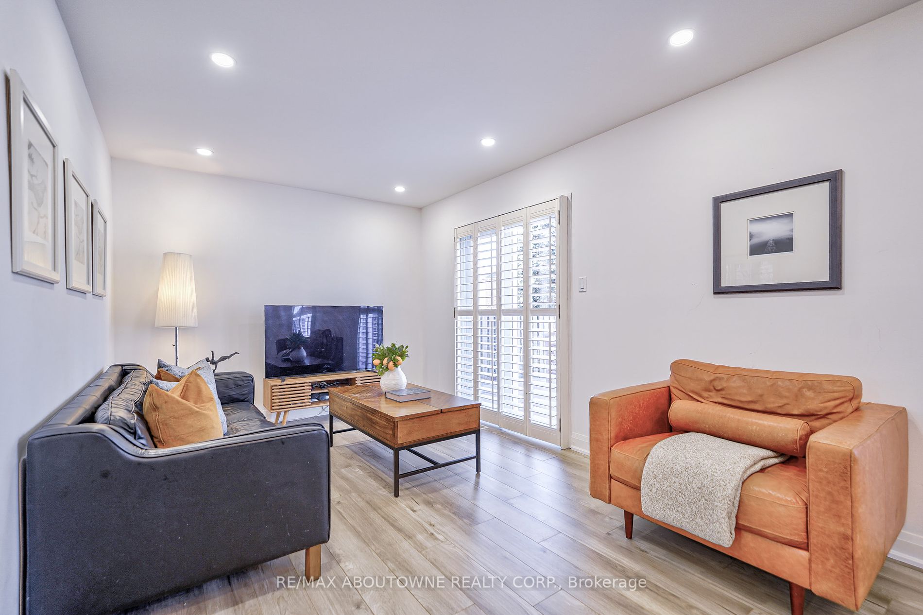 1394 Cobbler Lane Oakville 1,249,000 • IVANRE