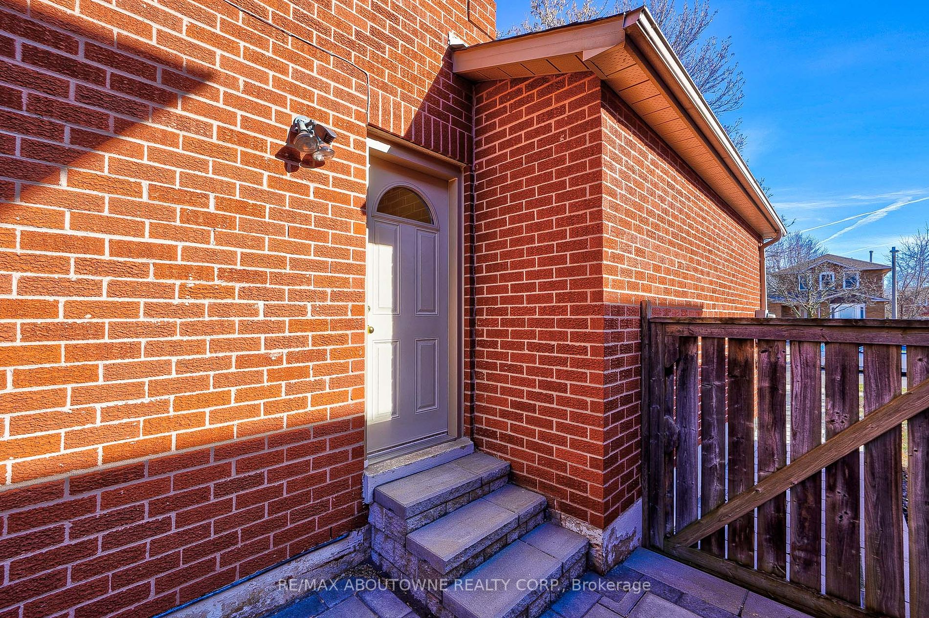 1394 Cobbler Lane Oakville 1,249,000 • IVANRE