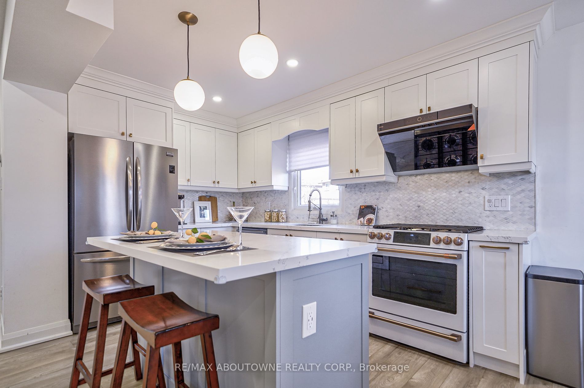 1394 Cobbler Lane Oakville 1,249,000 • IVANRE