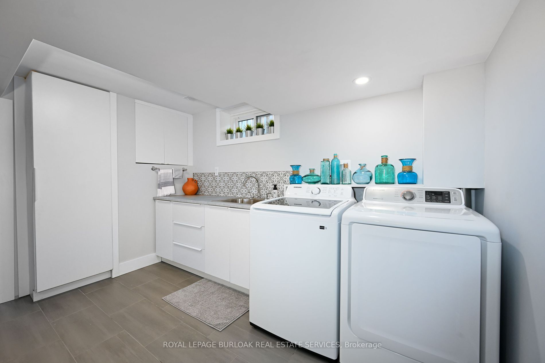 5386 Stratton Rd Burlington 1,049,000 • IVANRE