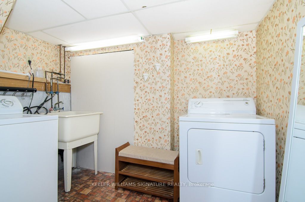 3096 Driftwood Dr Burlington 950,000 • IVANRE