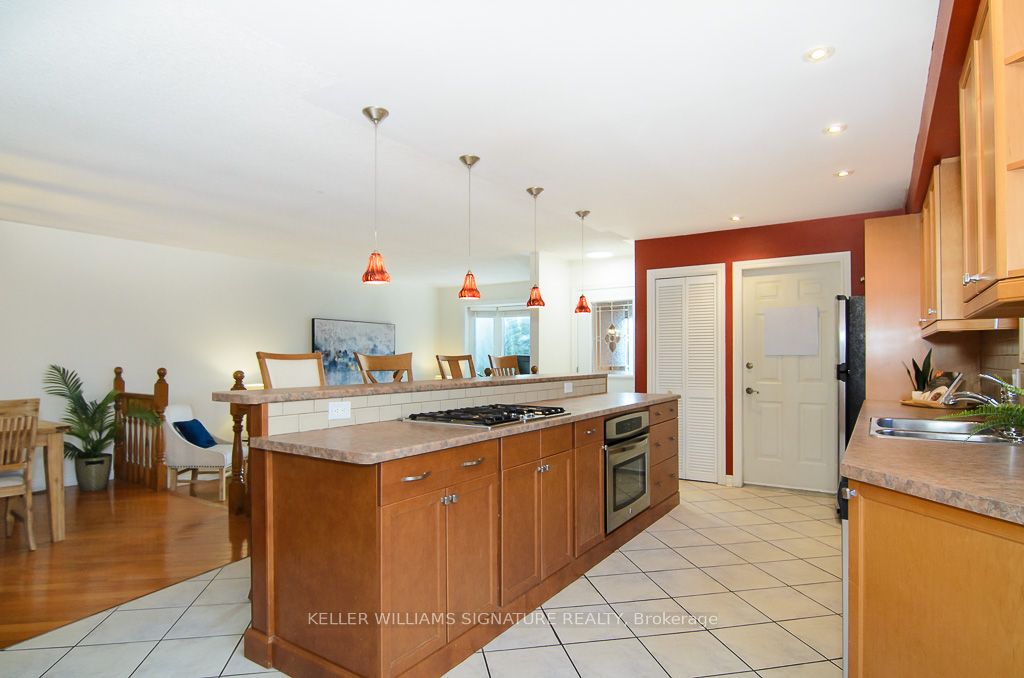 3096 Driftwood Dr Burlington 950,000 • IVANRE