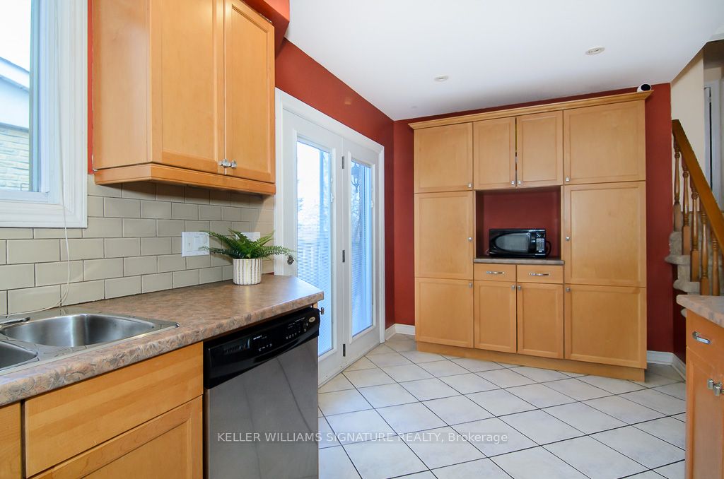 3096 Driftwood Dr Burlington 950,000 • IVANRE