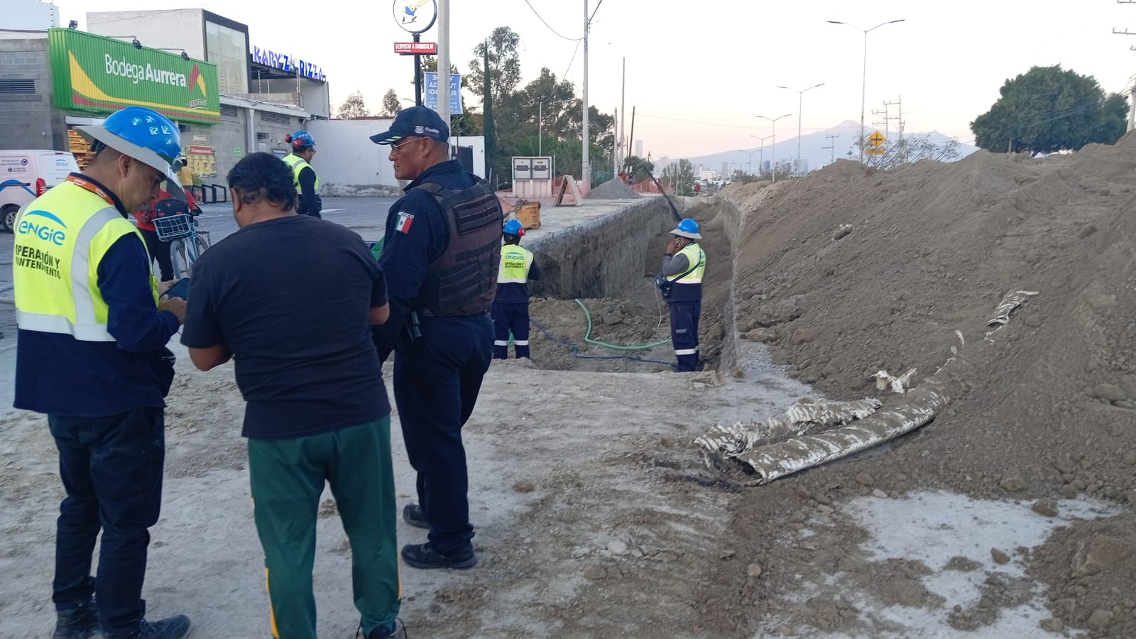 Poblanos sufren más de tres horas sin gas tras fuga y robo de válvulas