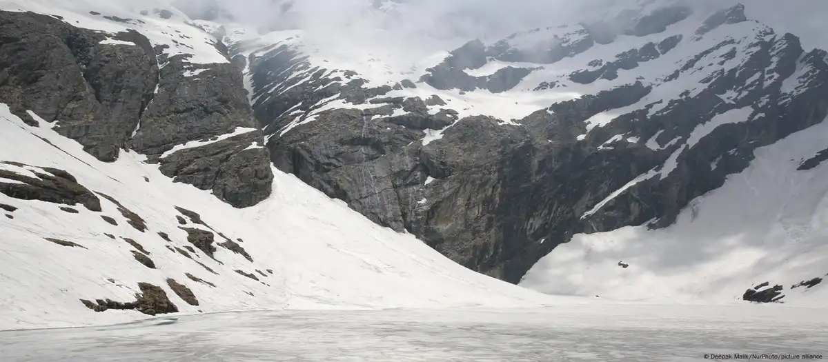 Al menos 41 desaparecidos por avalancha de nieve en India