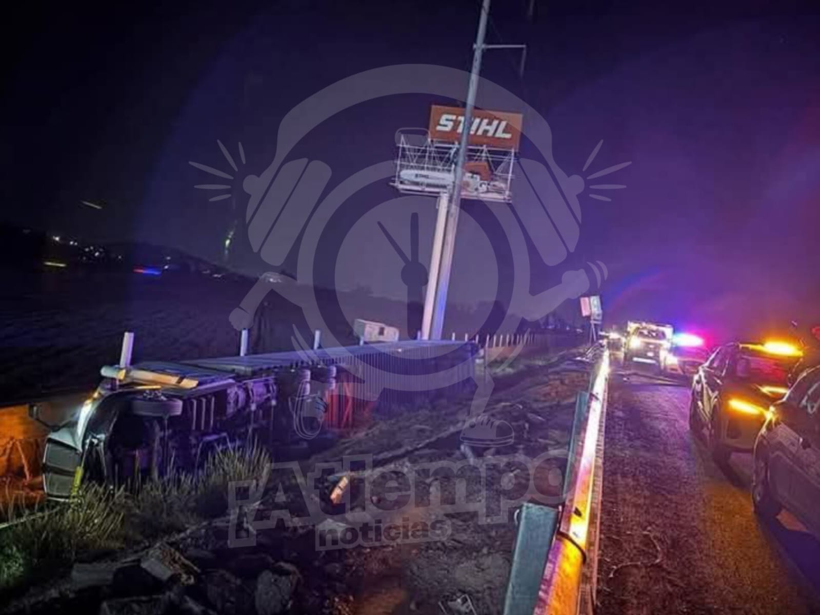 Trailero sufre infarto y vuelca en la México-Puebla