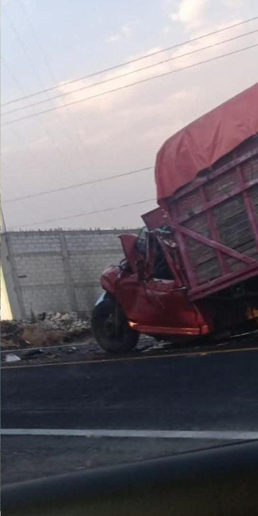 Accidente Vehicular en la Carretera México-Veracruz: Camioneta Impacta contra un Tráiler