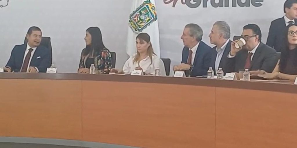 Pepe Chedraui y Franco Rodríguez asisten a la mañanera del Gobernador Alejandro Armenta
