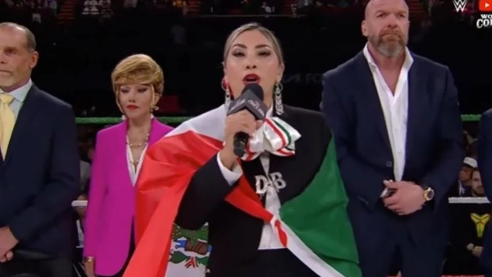 Deyra Barrera podría ser multada por error al cantar el Himno Nacional en evento de WWE