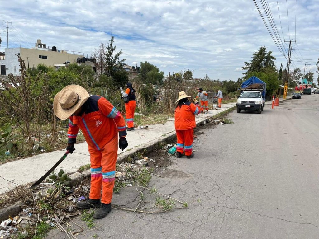 Continúa limpieza urbana en Puebla capital
