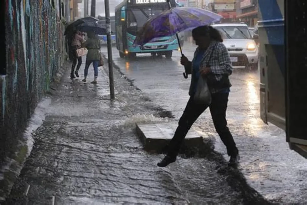 Granizo y lluvias con descargas eléctricas este lunes en CDMX y Edomex