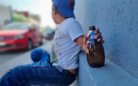 Baja consumo de alcohol y tabaco en menores, pero sigue alto