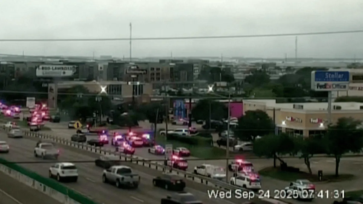 Tiroteo en oficina del ICE en Dallas deja muertos y heridos