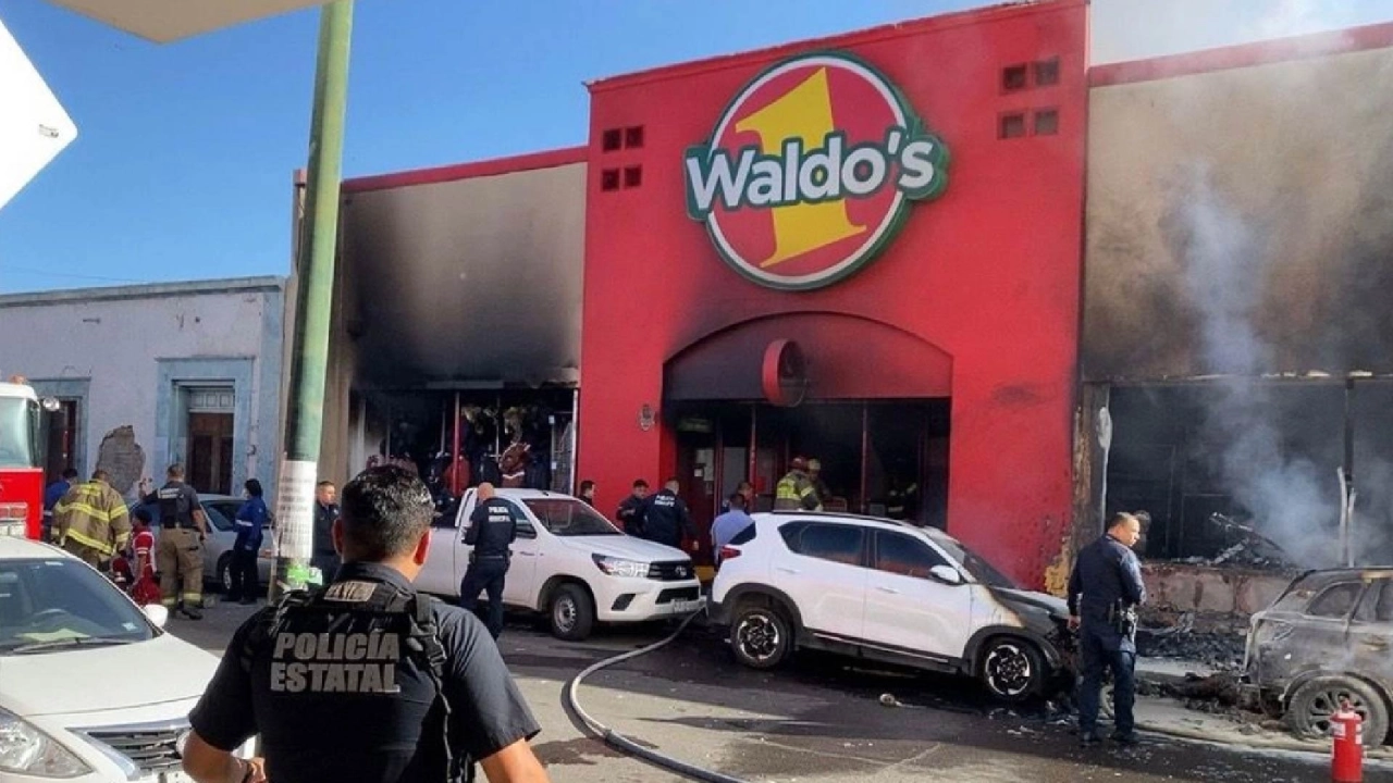 Waldo’s colabora con autoridades tras incendio en Hermosillo; cierran 68 tiendas en Sonora