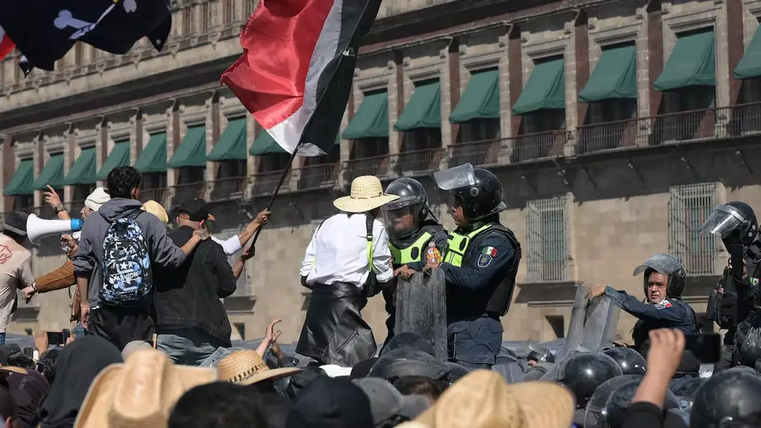 Traslado de detenidos por marcha del sábado