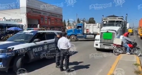Bloquean transportistas la México-Puebla por adeudo del Ayuntamiento de San Pedro Cholula