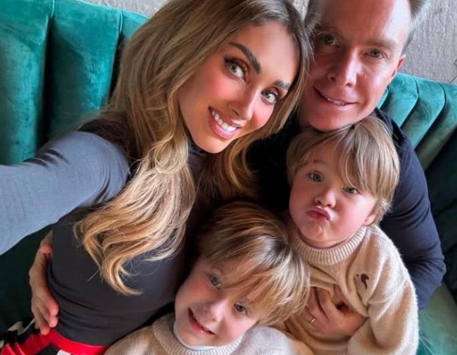 Anahí pasa fin de año con su familia en la nieve