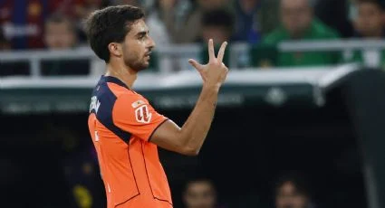 Barcelona vence al Betis y mantiene el liderato