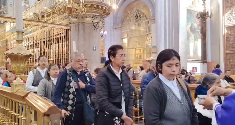 Catedral de Puebla recibe a fieles para el Miércoles de Ceniza