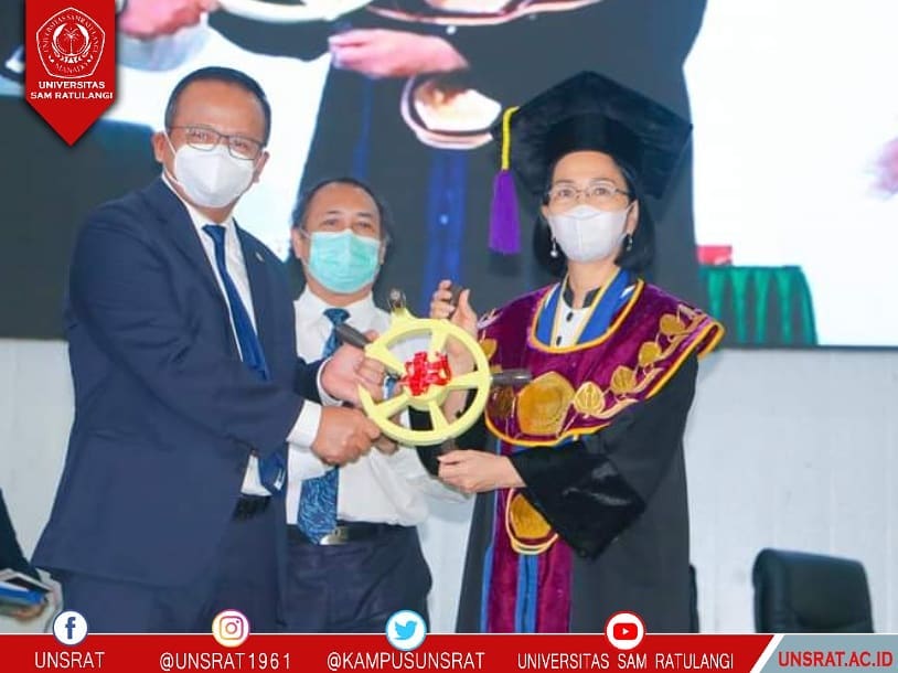 Penyerahan Bantuan Kapal oleh Menteri Kelautan Dan Perikanan Kepada Universitas Sam Ratulangi Penyerahan Bantuan Kapal oleh Menteri Kelautan Dan Perikanan Kepada Universitas Sam Ratulangi