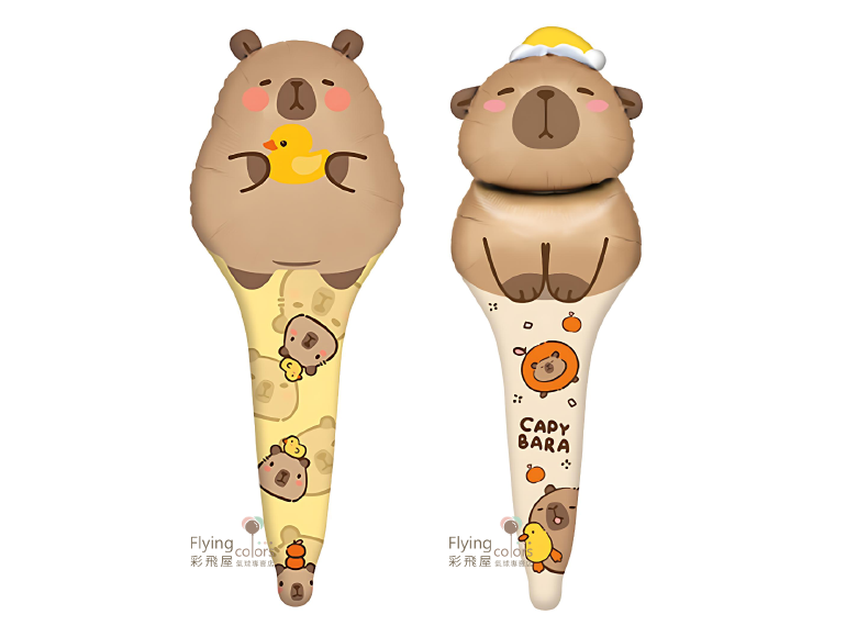 (770)CE08581- CE08583 ஐ卡皮巴拉長款手持棒氣球[抱小鴨](60*21cm).PNG