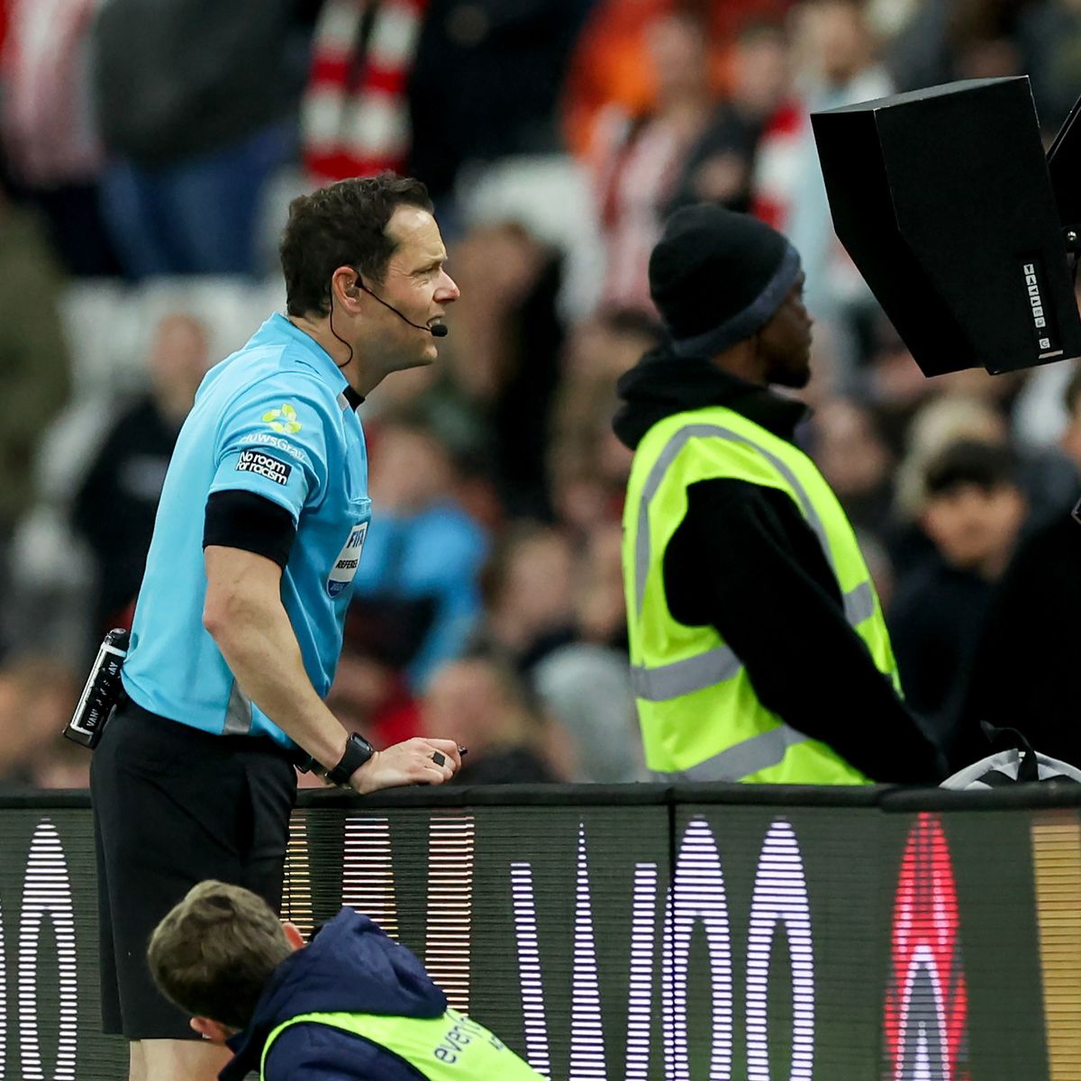 Particle: Howson Becomes First Black FA Cup Final Official as Darren ...