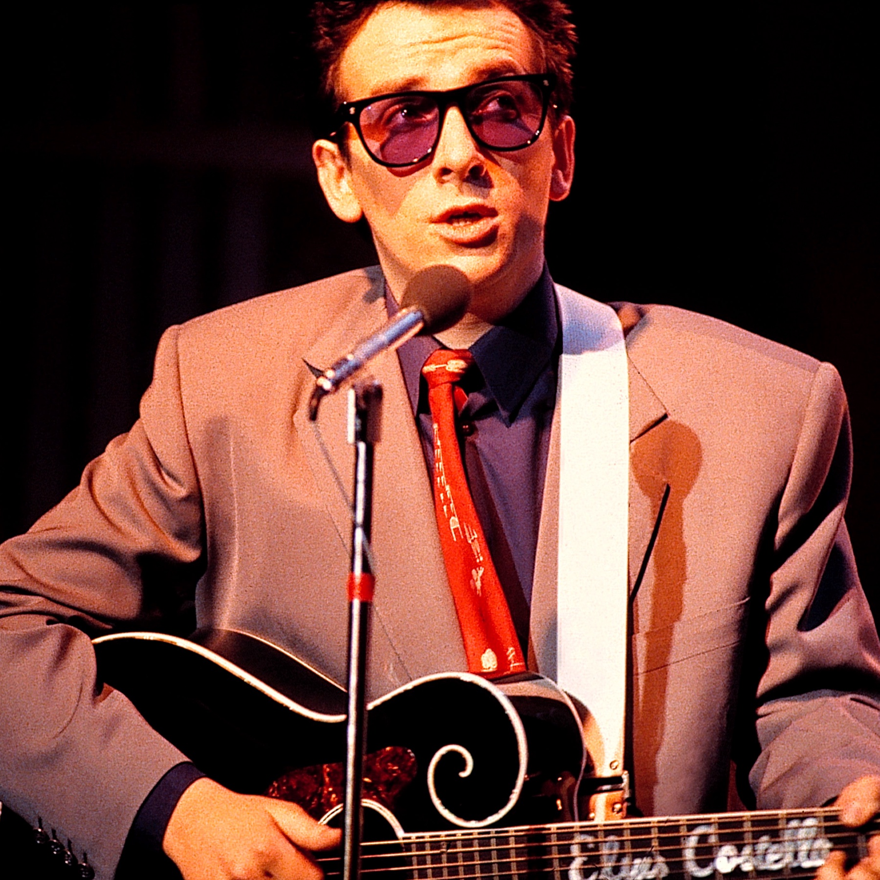 Particle News: Elvis Costello Announces 2025 'Radio Soul!' Tour