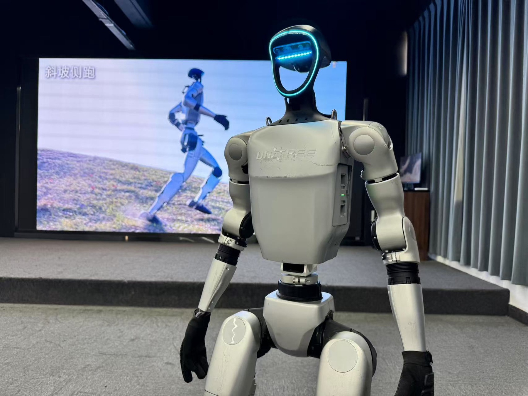 Particle: Chinese Robot Becomes First Humanoid to Perform a Front Flip