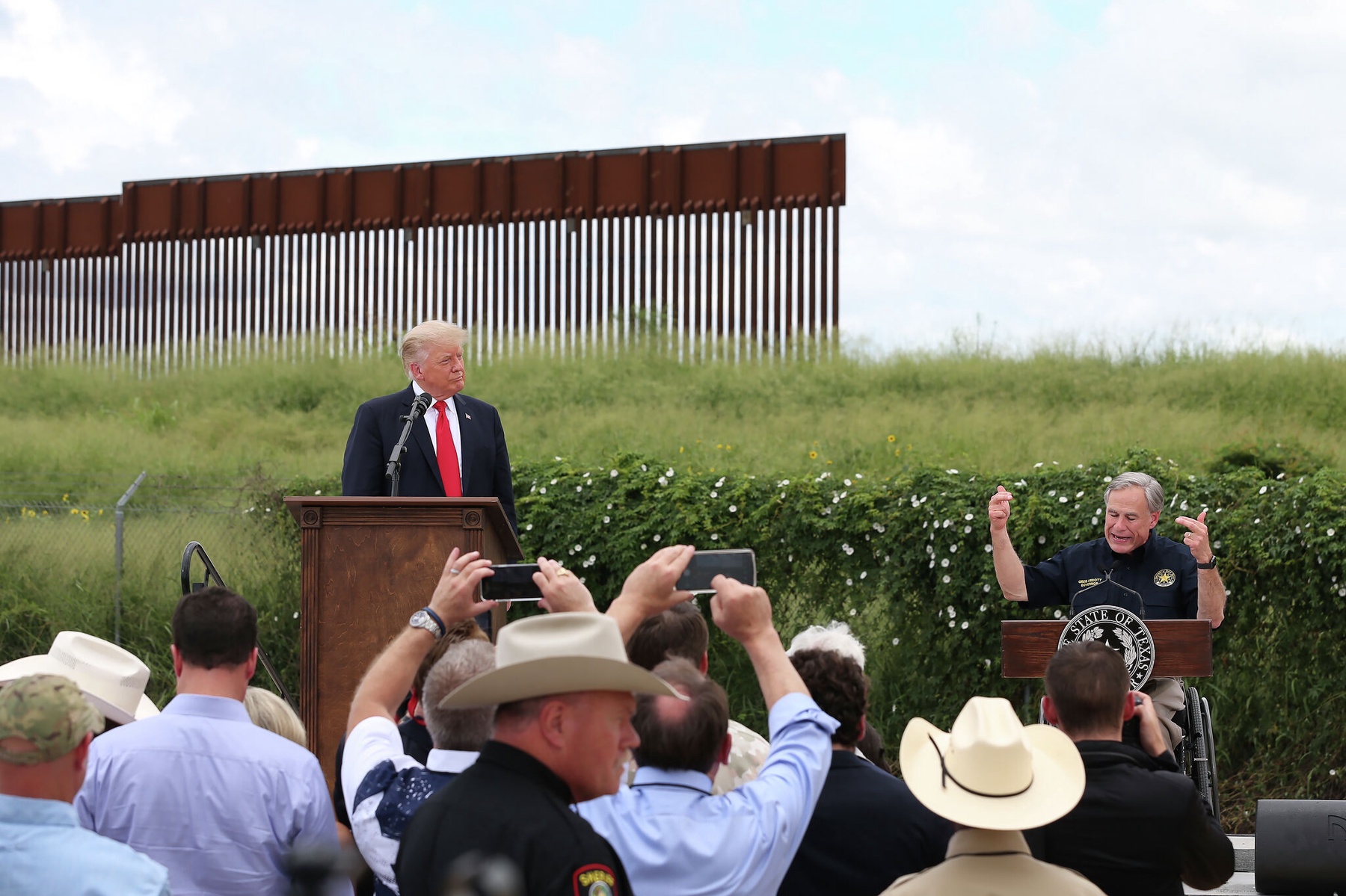 Particle: Trump Administration Resumes Border Wall Construction with ...