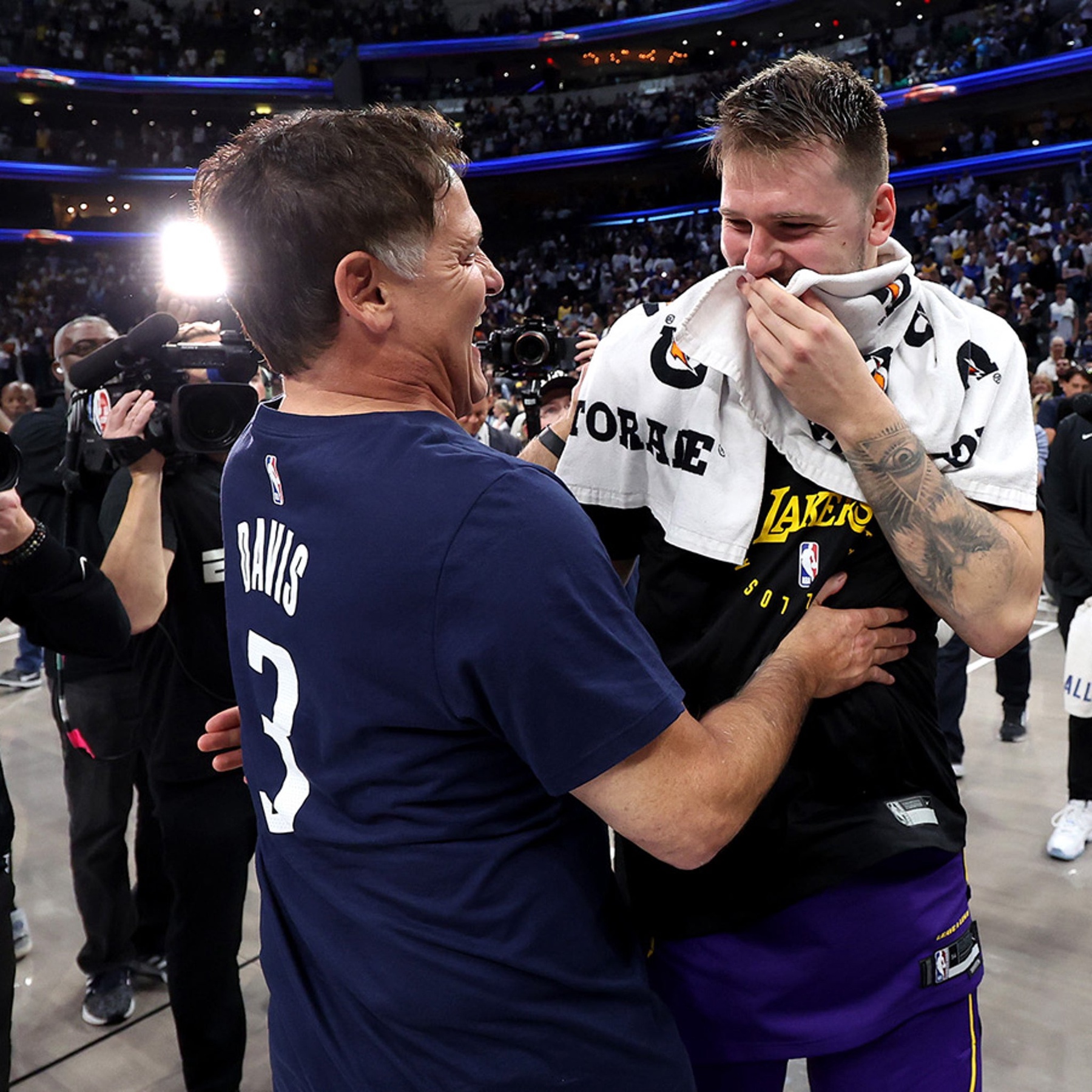 Particle News: Luka Doncic Shines with 45 Points in Emotional Return to ...