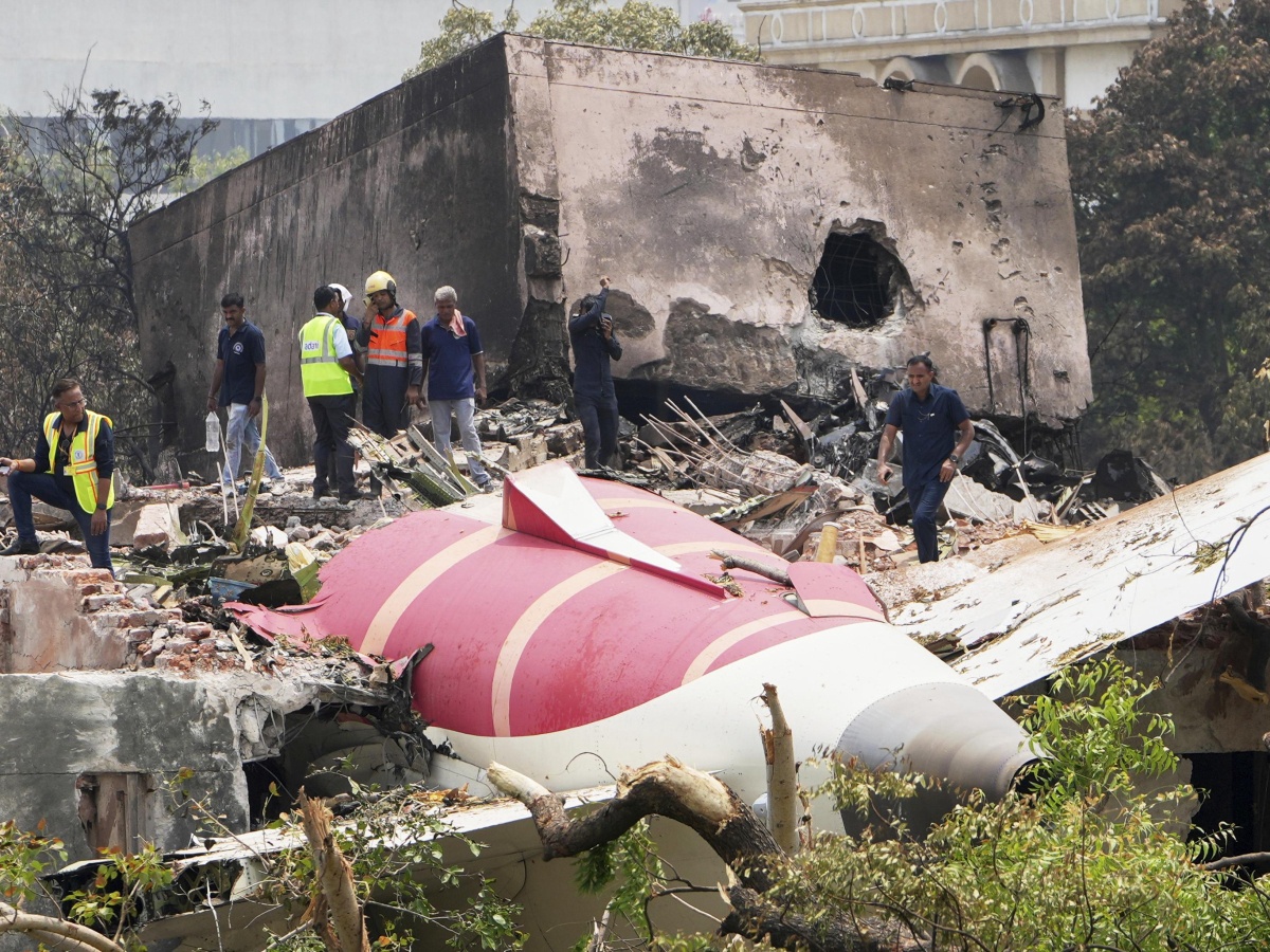 Particle News: Probe Narrows on Dual Engine Failure in Air India Boeing ...