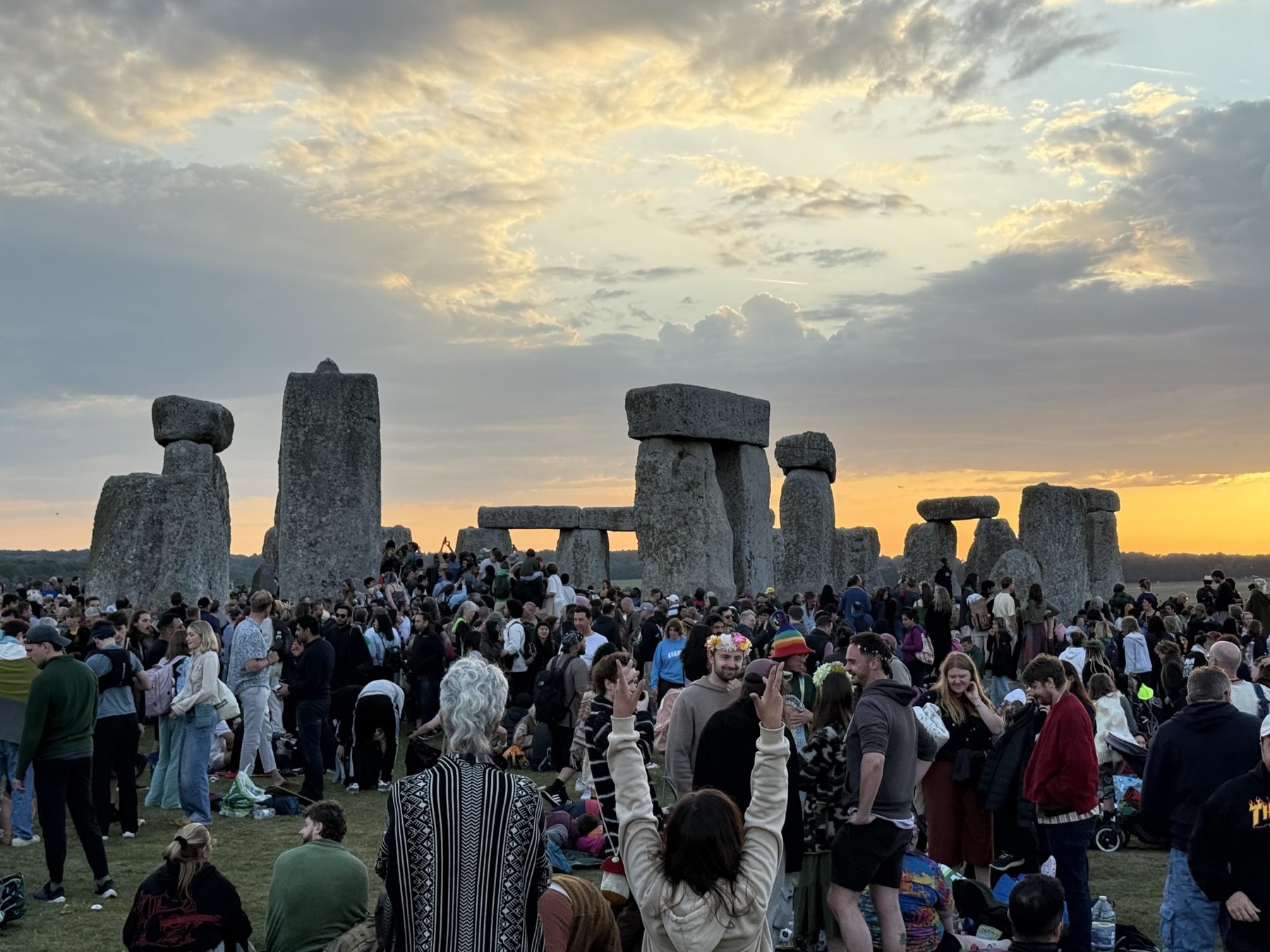 Particle: Thousands Celebrate Solstice Sunrise at Stonehenge as UK Hits ...