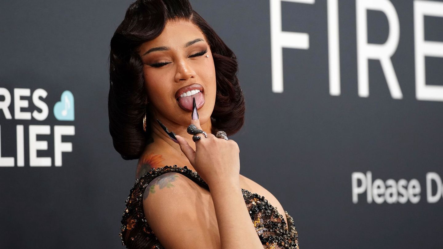 Particle News Cardi B Says Shakira's Advice Helped Her Through Offset