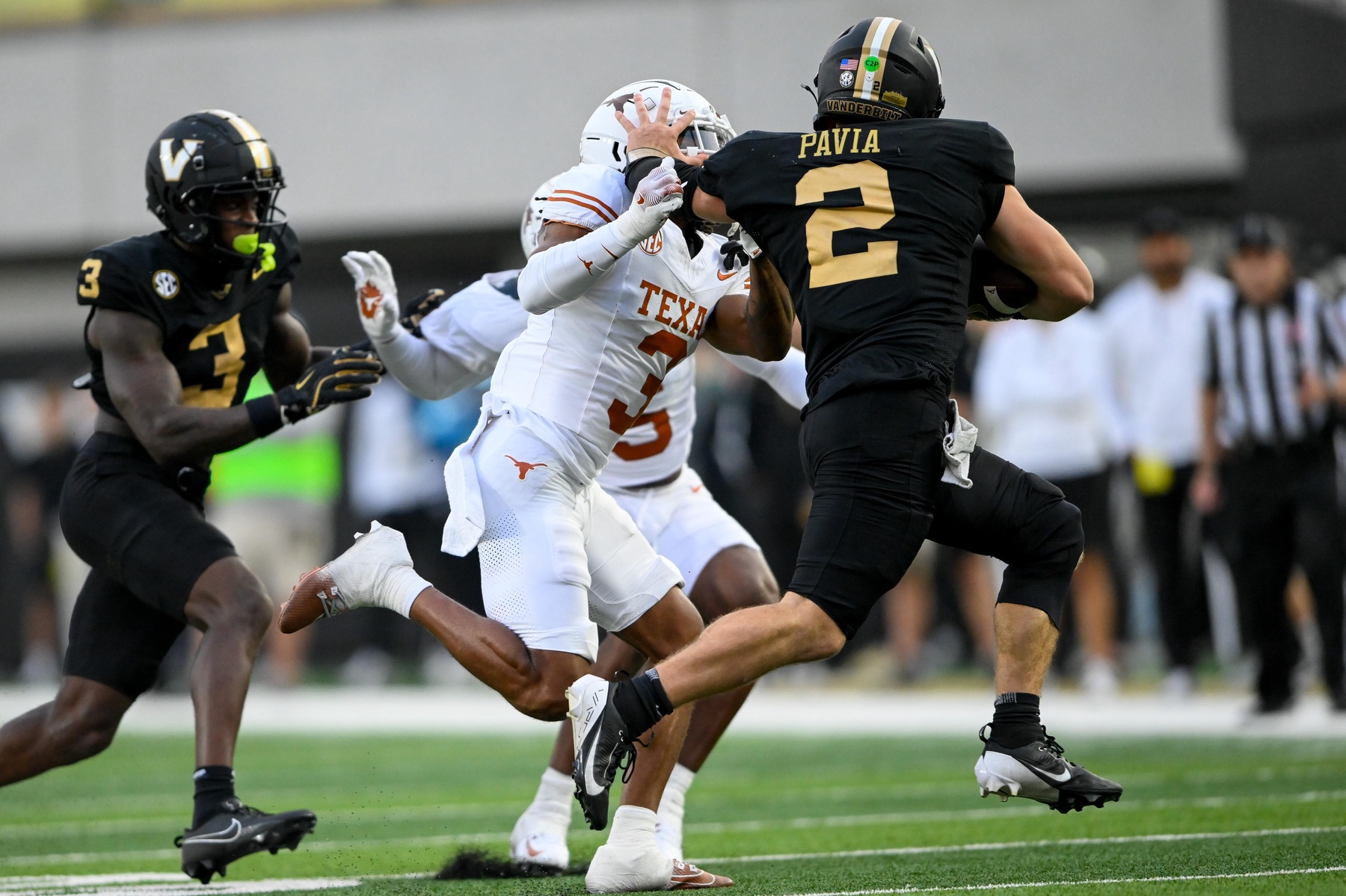 Particle News: SEC's Week 9 Top-25 Tripleheader Frames Key CFP Tests