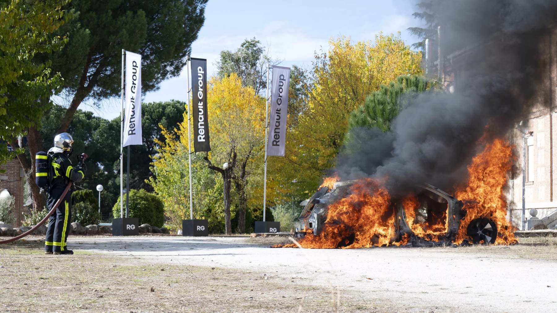 Particle News: Renault Demonstrates EV Fire Response in Spain, Releases ...