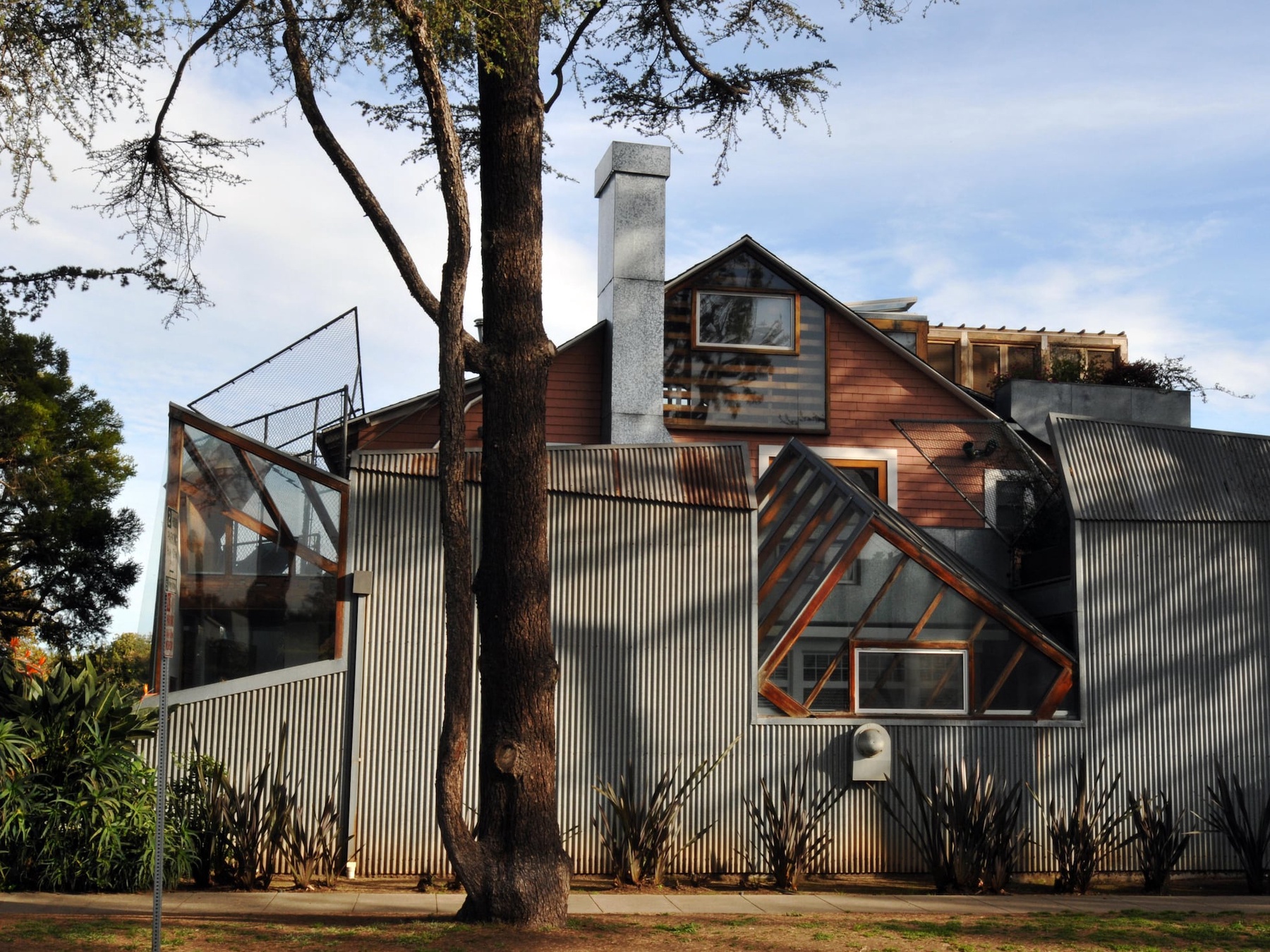 Particle: Frank Gehry Dies at 96, Leaving a Legacy Forged in a Santa ...