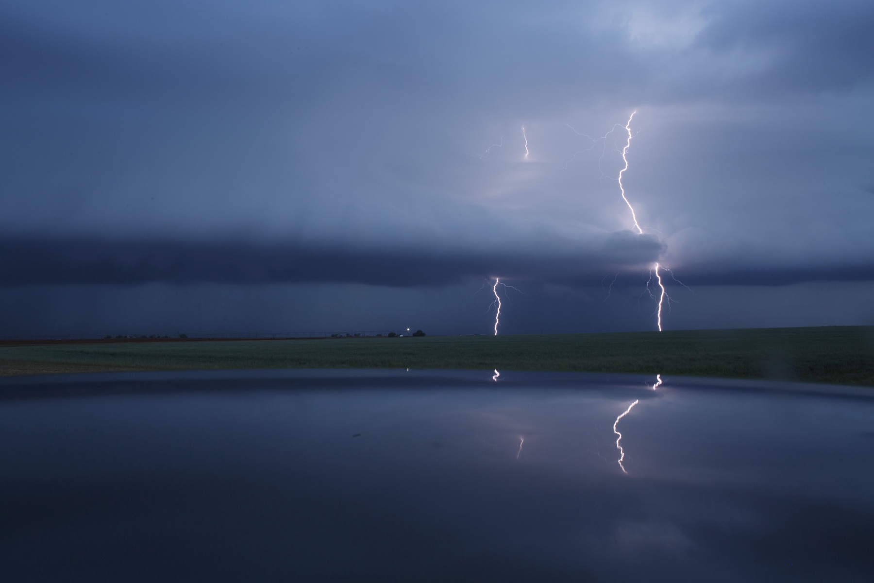 Texas residents urged to take shelter