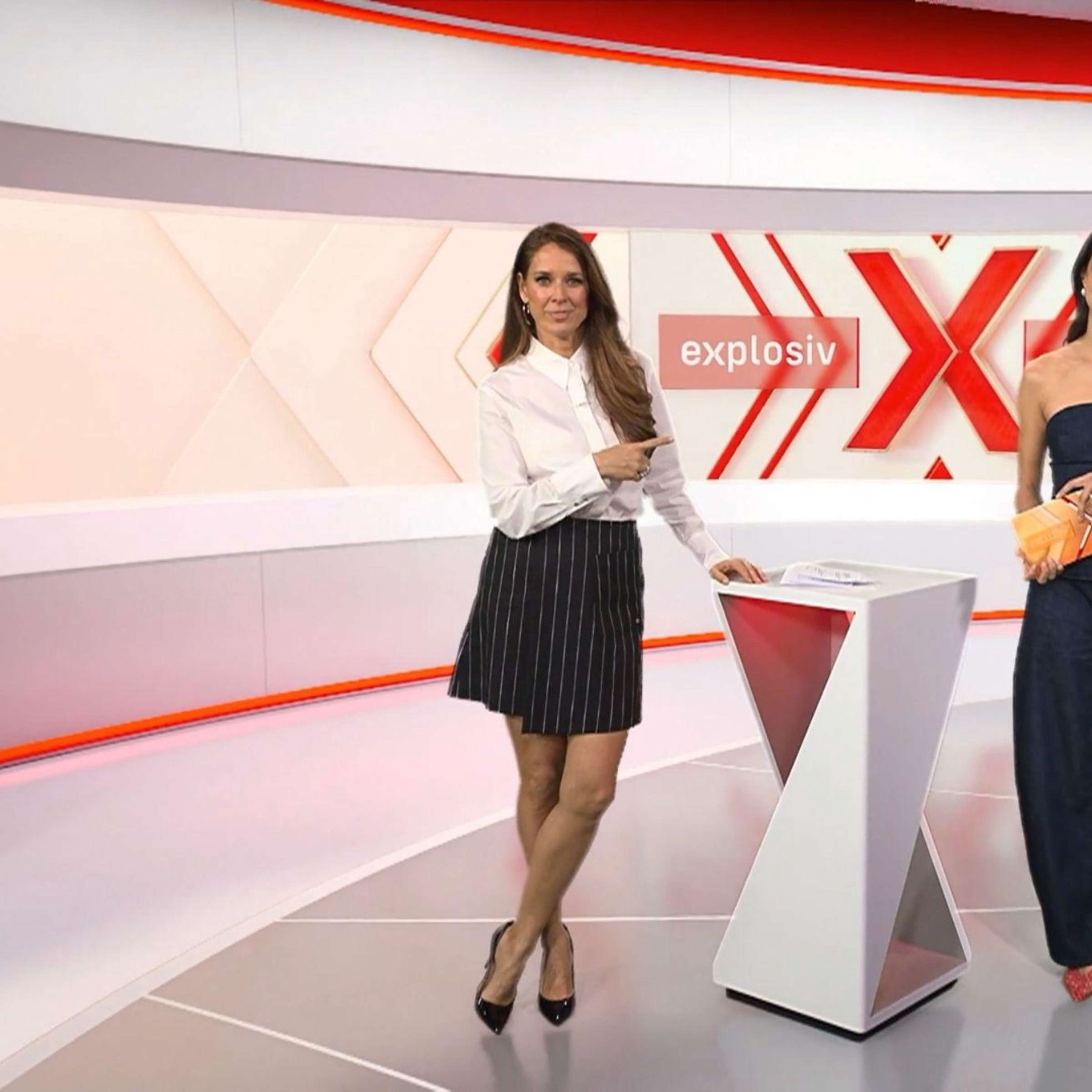 Particle: Hot Mic Gaffe at RTL Goes Viral After Live Handover Slip