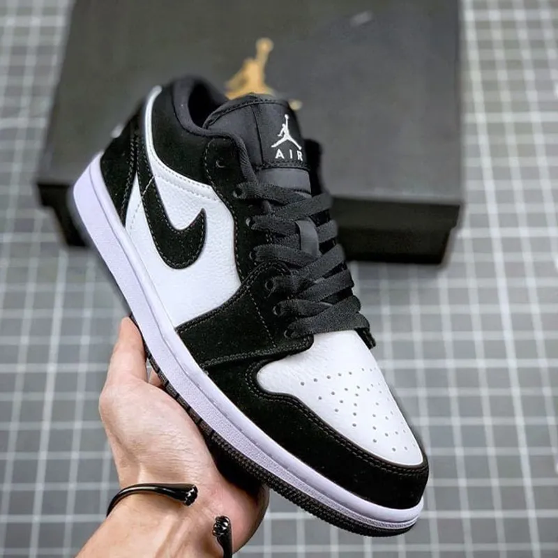 Air Jordan 1 Low Black and White - Urbantreks 